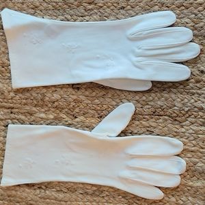 Vintage cotton off white gloves made in Italy for The Higbee Company. SI…